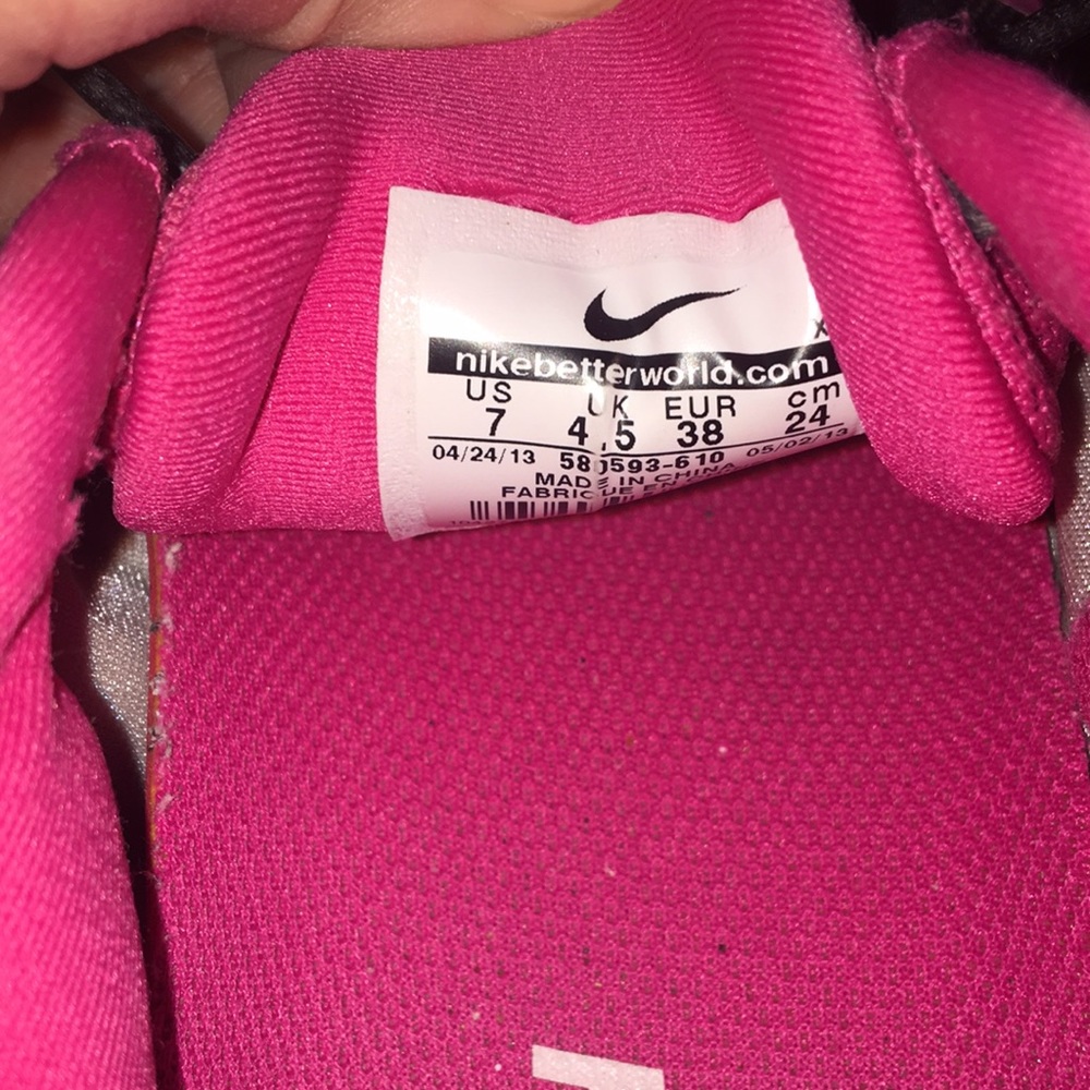 Pink Nike - Picture 4 of 4